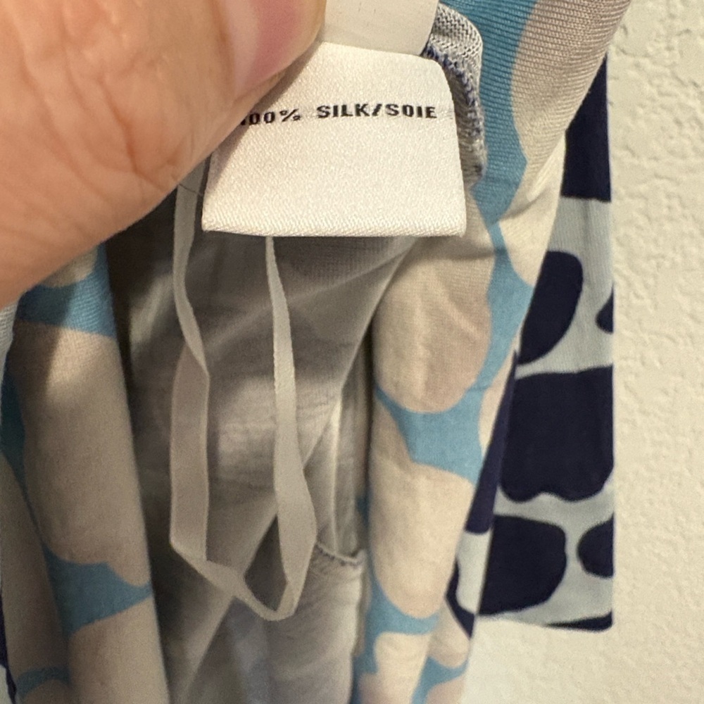 Diane Von Furstenberg Blue and Cream 3/4 Sleeve Dress 100% silk - Picture 3 of 8